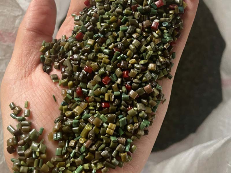 PET-keemiliste kiudude graanulite töötlemisliin